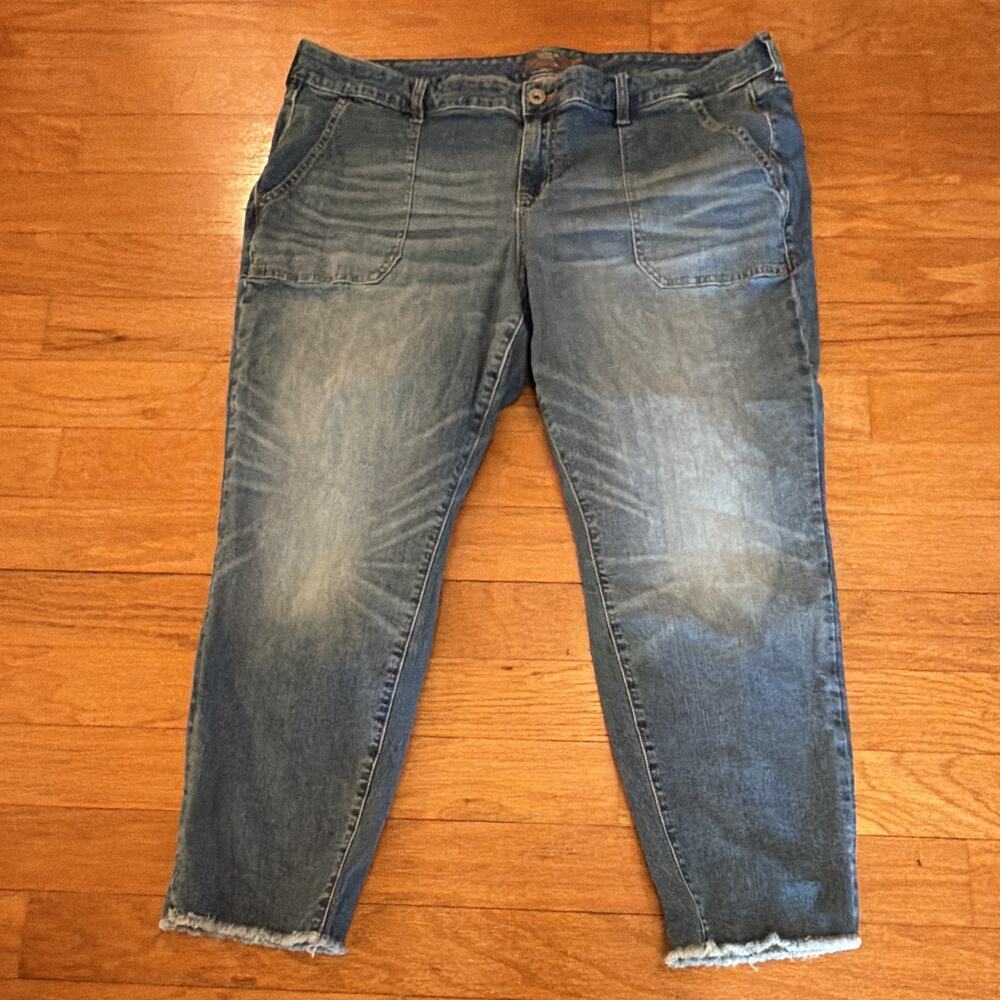 Torrid Vintage Stretch Crop Boyfriend Jeans Medium Wash Blue Stretch Plus 22